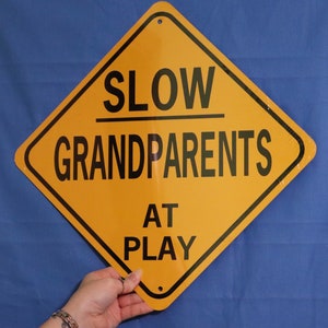 Abuelos lentos jugando Señal de cruce divertida de aluminio grande