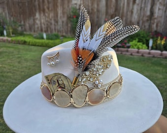 Embellished Felt Cowgirl Hat: Off-White Western Fedora with Feathers