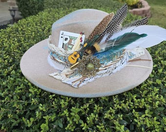Hand-painted Fedora Hat: Beige Cowgirl Style With Feathers  display picture 1