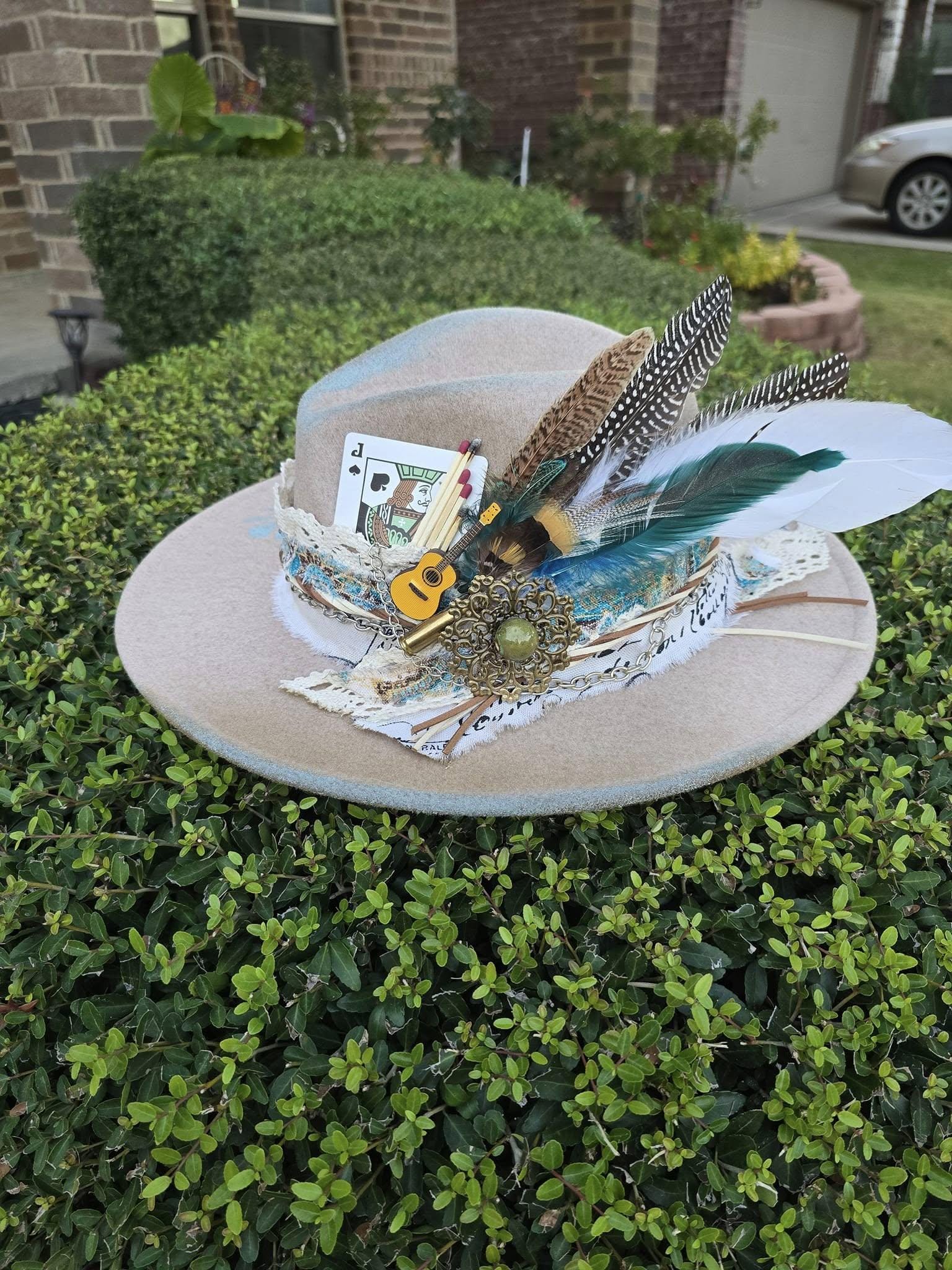 Hand-painted Fedora Hat: Beige Cowgirl Style With Feathers  display picture 2