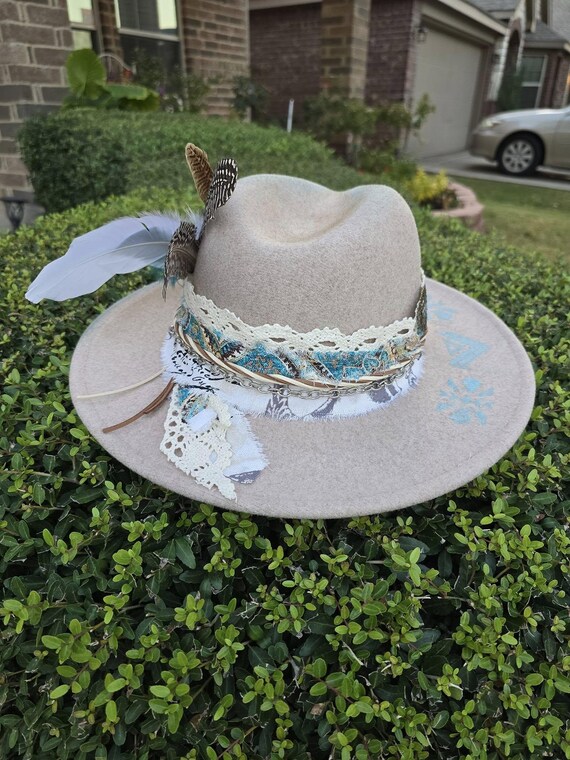 Hand-painted Fedora Hat: Beige Cowgirl Style With Feathers 