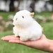 Peluche lapin faite main en fourrure d'alpaga - Une douceur adorable pour Pâques tous les jours