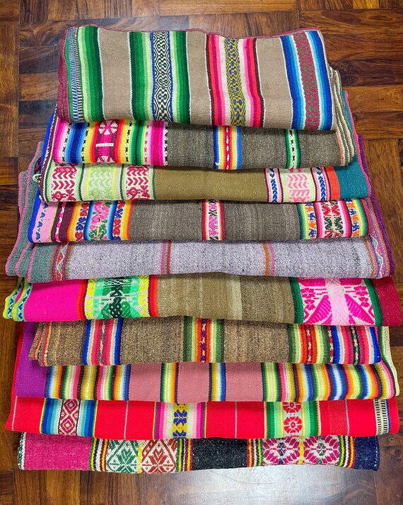 心地よい定番：ヴィンテージの手織りブランケット5選 - 懐かしい暖かさ