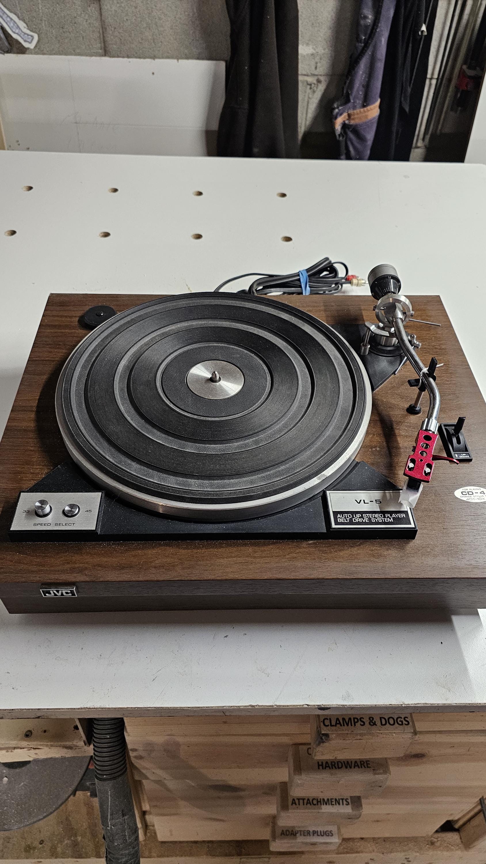 Platine Vinyle Stéréo JVC Avec Tapis - Occasion Bon état