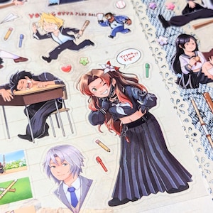 Könnte beinhalten: Ein Bogen mit Aufklebern im Anime-Stil mit verschiedenen Charakteren in Schuluniformen und Actionposen. Die Aufkleber enthalten Bilder von Schülern, die lesen, Baseball spielen und an ihren Schreibtischen schlafen. Die Farbpalette umfasst Schwarz, Weiß, Rot und Blau.