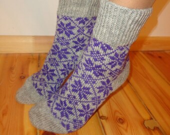 Calzini di lana fatti a mano, ornamento scandinavo lavorato a maglia, caldi calzini invernali per la casa