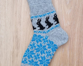 Calzini di lana fatti a mano: maglia scandinava con coniglietto e fiocco di neve