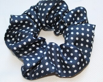 Scrunchie mintsilver polka dots