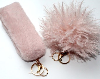 Bracelet faux fur pink llama silk soft keychain key fob ring gift luxurious trend Christmas winter Valentine's Day