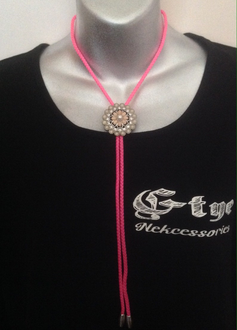 GTie ; Diamonte Pink Round