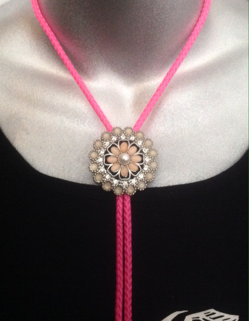 GTie ; Diamonte Pink Round