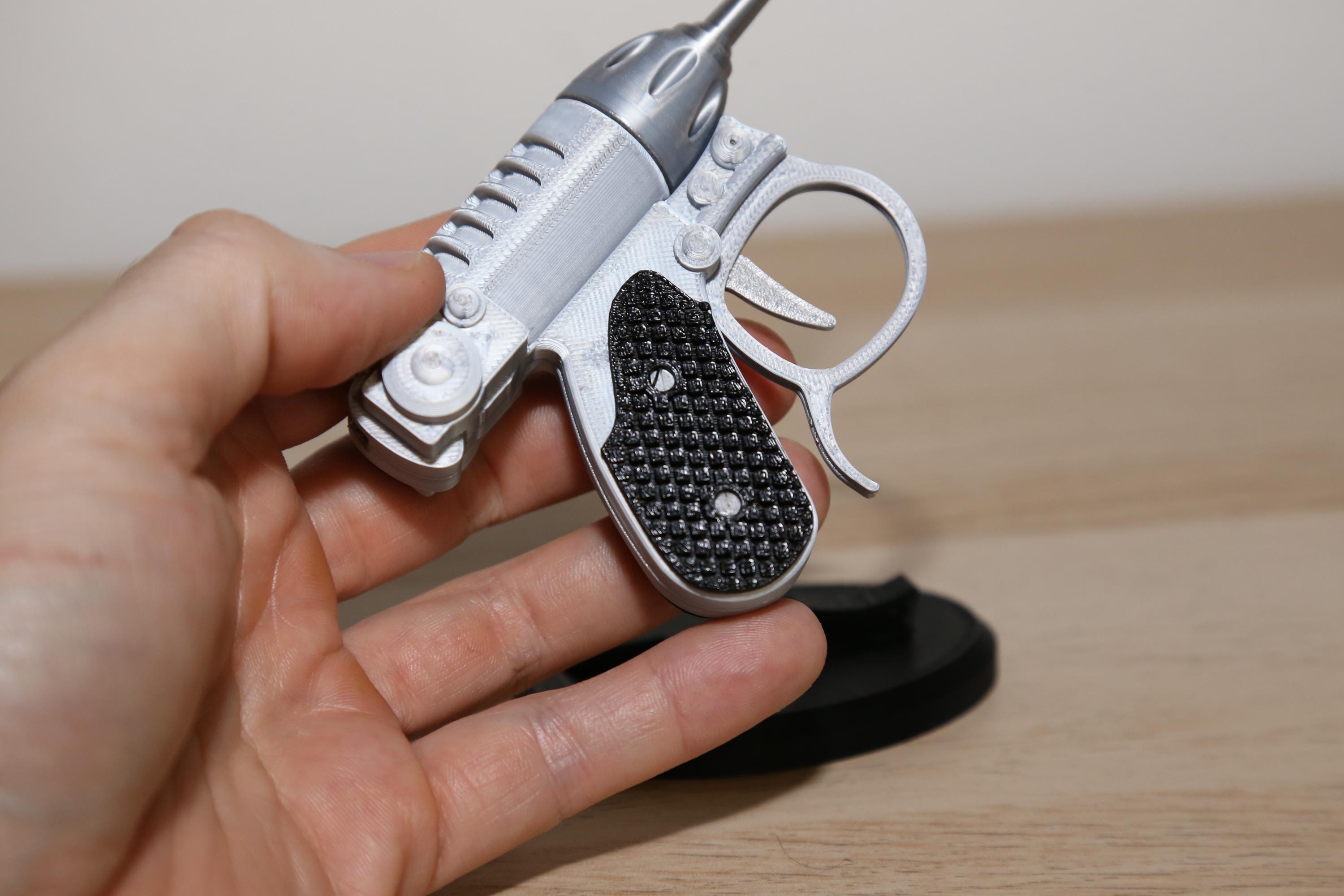 サンダークリケット - ノイジークリケットにインスパイアされた - メン