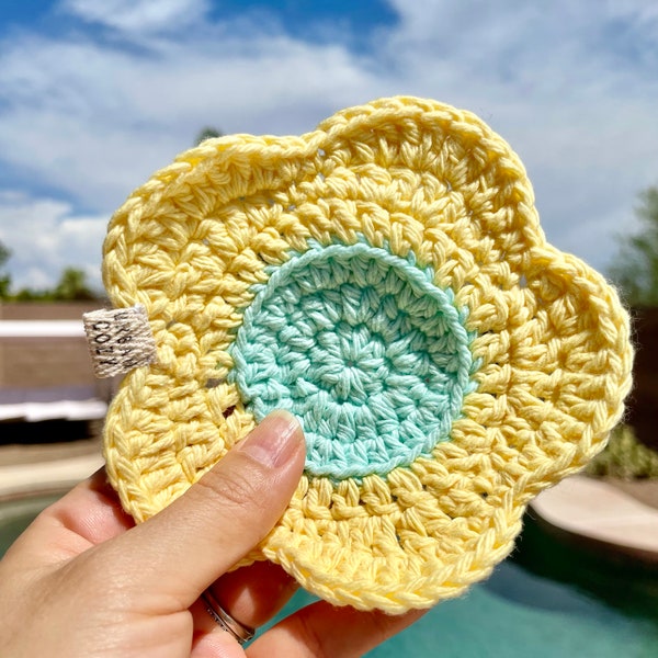 Crochet flower coasters/custom color coasters/cup & pot coasters/Daisy flower coasters/vintage love/tableware/cozy gift/small gift