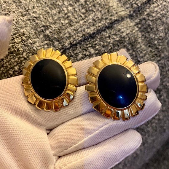 Vintage chunky gold black gripoix clipin earrings