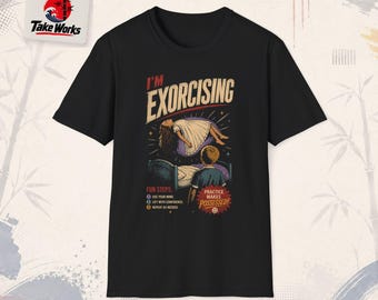 Camiseta "Estou me exercitando" com ilustração engraçada de filme de terror retrô.