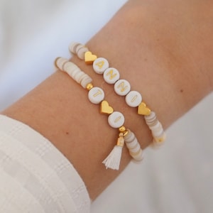 Pulsera de nombre inicial personalizada perlas de agua dulce perlas de concha pulsera de perlas cuentas de letras personalizables regalo de corazón de oro blanco