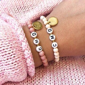 Pulsera de hermanas Pulsera de nombre personalizable / Pulsera con nombre Pulsera de perlas personalizada individual Hermanas de oro rosa beige de mujer