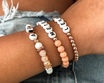 Customizable name bracelet / named bracelet individual personalized pearl bracelet glass beads women's beige white rose gold heart gift