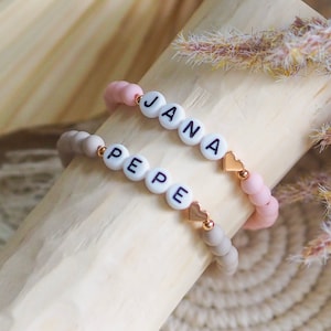 Schmuckpraline | Armband personalisiert, Name, Initiale, Buchstaben, Herz, Roségold, Gold, Geschenk, Freundschaftsarmband, Mama Perlen Bunt