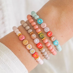 Personalisiertes Perlenarmband Name Initialen Freundschafts Armband Herz Namensarmband Initialenarmband Geschenk Liebe Boho Hippie Bunt Gold