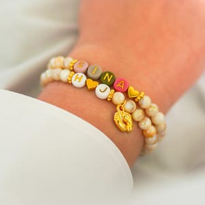 Pulsera de nombre inicial personalizada perlas de agua dulce perlas de concha pulsera de perlas cuentas de letras personalizables regalo de corazón de oro blanco