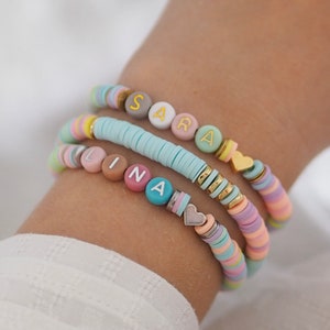 Praliné bijoux Bracelet personnalisé doré coloré prénom lettres initiales perles coeur personnalisable, cadeau maman perles Katsuki Heishi image 1