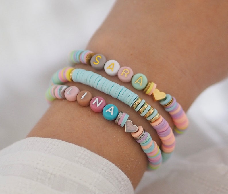 Praliné bijoux Bracelet personnalisé doré coloré prénom lettres initiales perles coeur personnalisable, cadeau maman perles Katsuki Heishi image 1