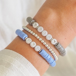 Schmuckpraline | Armband Buchstaben Name Initiale Buchstabenperlen Silber Herz personalisierbar, Geschenk Mama Katsuki Heishi Perlen Bunt
