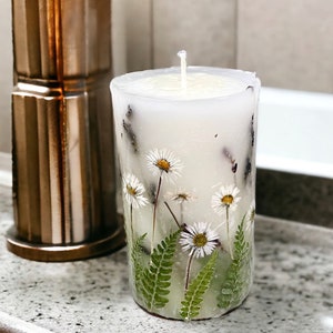 Botanical candle with Lavender and Daisies. Handmade item.