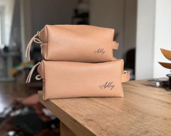 Soft Leather Makeup Bag – Personalized Cosmetic Case for Women, Travel Toiletry Pouch