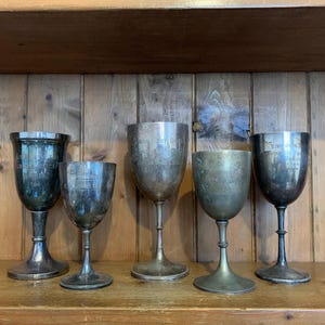 Vintage Sammlung von 5 Silberplatten sportliche Trophäen, Trophäe, Trophäen, Sportartikel, Sport, Tassen, Medaillen