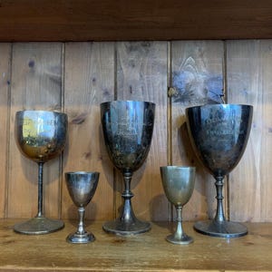 Vintage Sammlung von 5 Silberplatten sportliche Trophäen, Trophäe, Trophäen, Sportartikel, Sport, Tassen, Medaillen