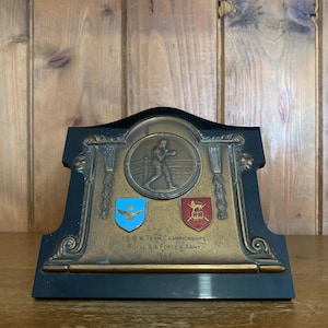 Targa trofeo di boxe vintage del 1966 della Royal Air Force contro l&#39;esercito, pugilato, trofeo, pugilato d&#39;epoca