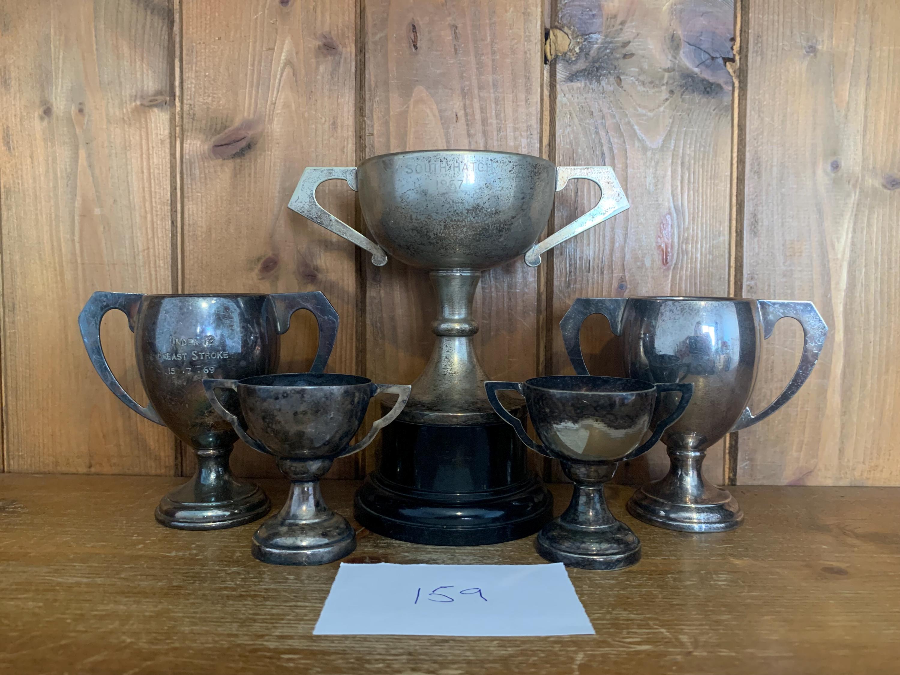 5 個のヴィンテージトロフィー (159) シルバープレートトロフィー