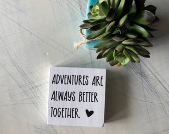 Las aventuras siempre son mejores juntas - mini cartel de madera