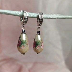 Small hoop earrings for women, cute earrings, flower earrings, handmade earrings, drop earrings, unique earrings, cool earrings