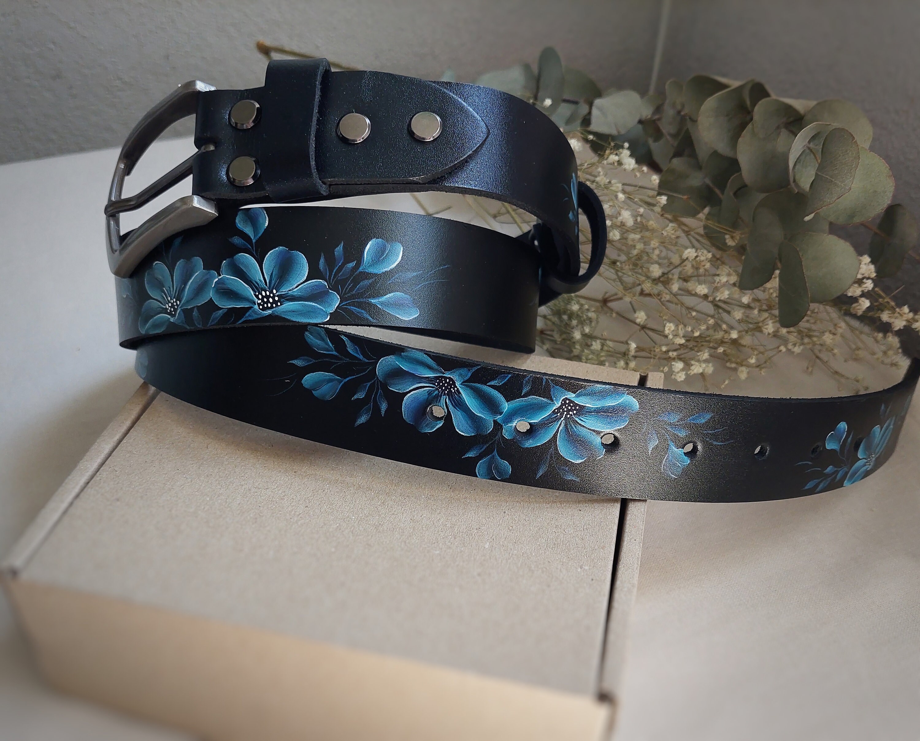 Handmade Black Leather Belt: Hand-tooled Floral Design - Etsy display picture 2
