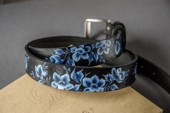 Buy Handmade Floral Tooled Black Leather Belt: Women display picture 1