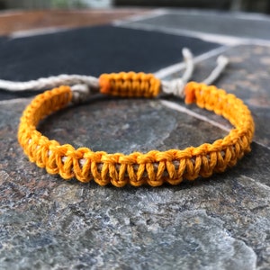 Adjustable Hemp Bracelet: Boho Summer Jewelry