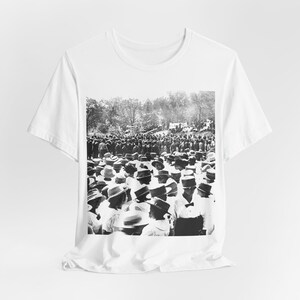 Camiseta vintage con foto de HBCU: Historia de la educación afroamericana, camiseta de graduación White