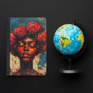 Schwarze Frau Passport Cover - Rose Crown Design - RFID Reisebrieftasche - Kunstleder Halter - Personalisierbares Geschenk für Reisende - Melanin Lady