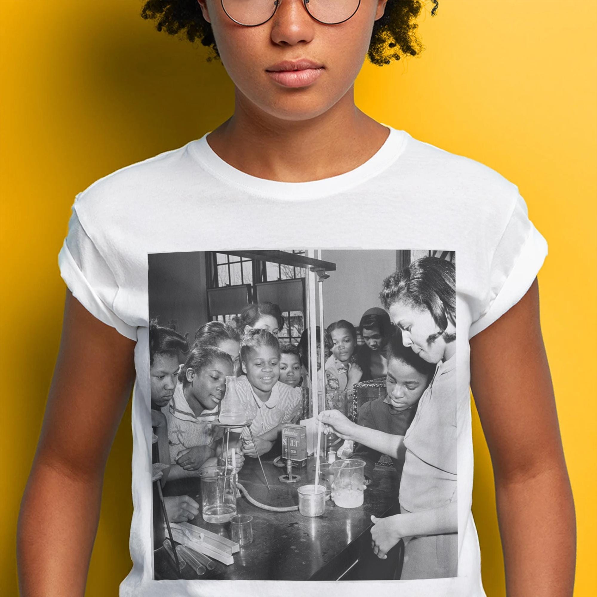 ブラック・ガールズ・ドゥ・サイエンスTシャツ：1948年製ヴィンテージ 