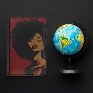 Black Woman-paspoortomslag – Afro Art-reisportemonnee – rood en zwart ontwerp – RFID-blokkering – kaarthouder, ID-kaart en tickethouder – afrocentrische stijl
