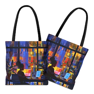 Puede incluir: Dos bolsas de mano con asas negras y un diseño colorido. Las bolsas presentan a una persona trabajando en una computadora frente a una ventana con vista a la ciudad. El diseño incluye tonos de azul, naranja y amarillo.