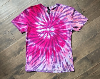 UNISEX M; Super Soft 100% Ringspun Cotton Crew Neck T-shirt; Hot Pink Spiral with Purple Accents