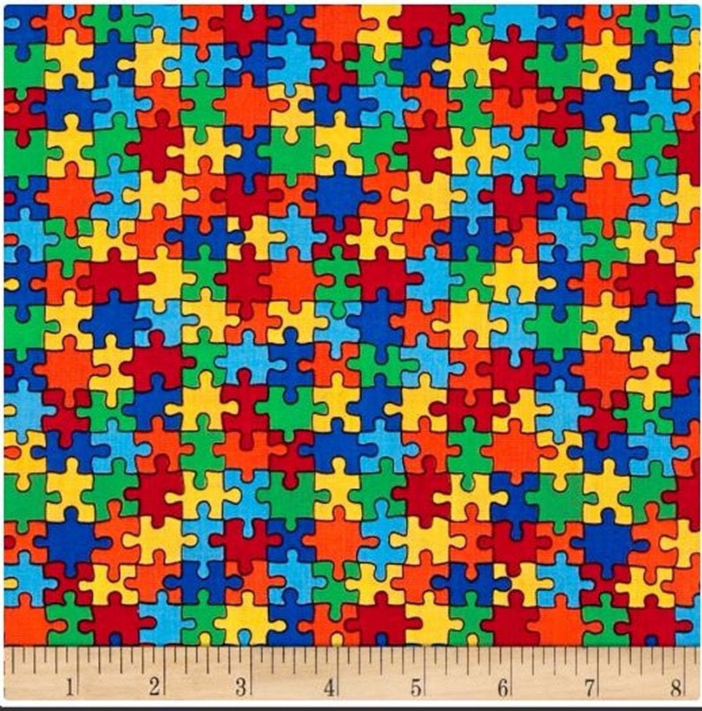 разноцветные пазлы. мелкие пазлы. разобранный пазл. собранный пазл. разнообразные пазлы.