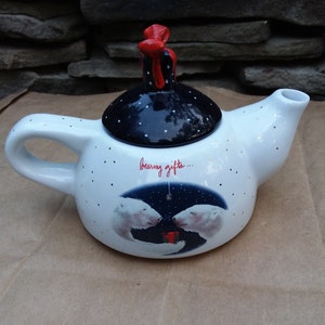 Vintage One Cup Polar Bear Christmas Teapot, Natural Wonders Teapot by C&R, 1998 Will Bullas Art