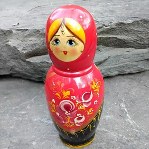 Vintage Russian Hand Painted Matryoshka Babuska Nesting Dolls