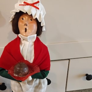 Vintage Byers Choice Caroler Mrs. Cratchit, Second Edition, 1985, Signed Byers 85 on Base