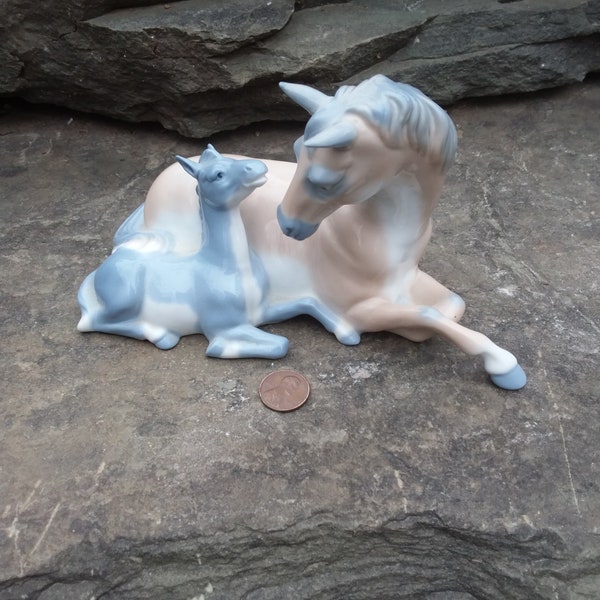 Vintage Mare and Foal Porcelain Figurine called Tenderness, Paul Ipsen for Franklin Mint, Taiwan, 1985